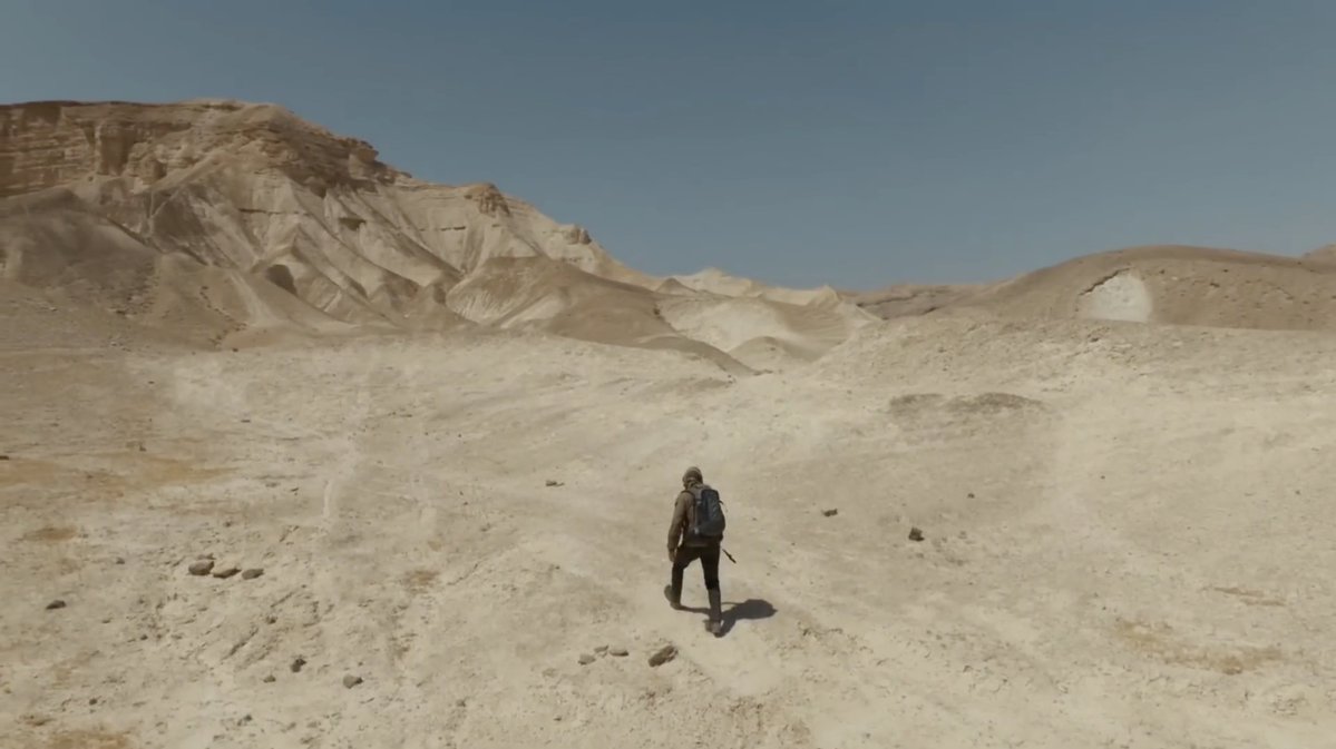 BearGrylls's tweet image. I recently spent time in the same desert where Jesus was tested for 40 days. It was humbling. Here's what I learned. 🧵