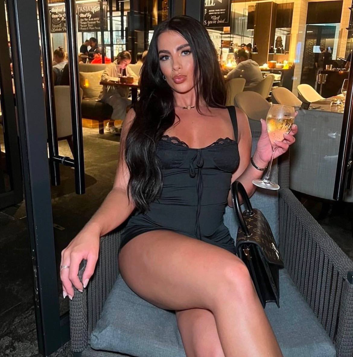 Queemia66's tweet image. You belong locked up sitting at home while funding me and alphas date. The real world just isn’t for you