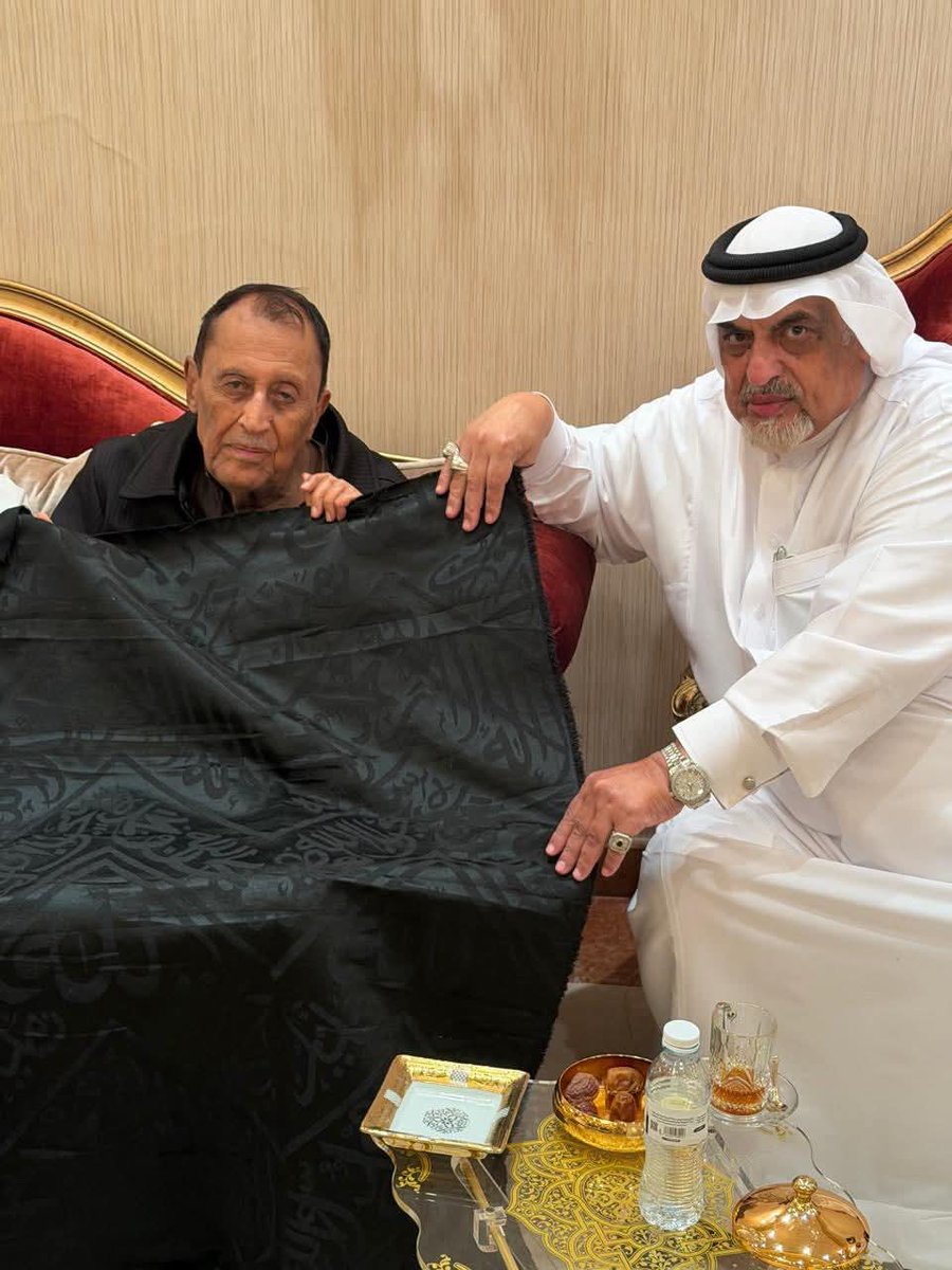 جزء من كسوة الكعبة المشرفة
 تهدى للأستاذ الدكتور فاضل السامرائي
في مكان إقامته جوار بيت الله الحرام