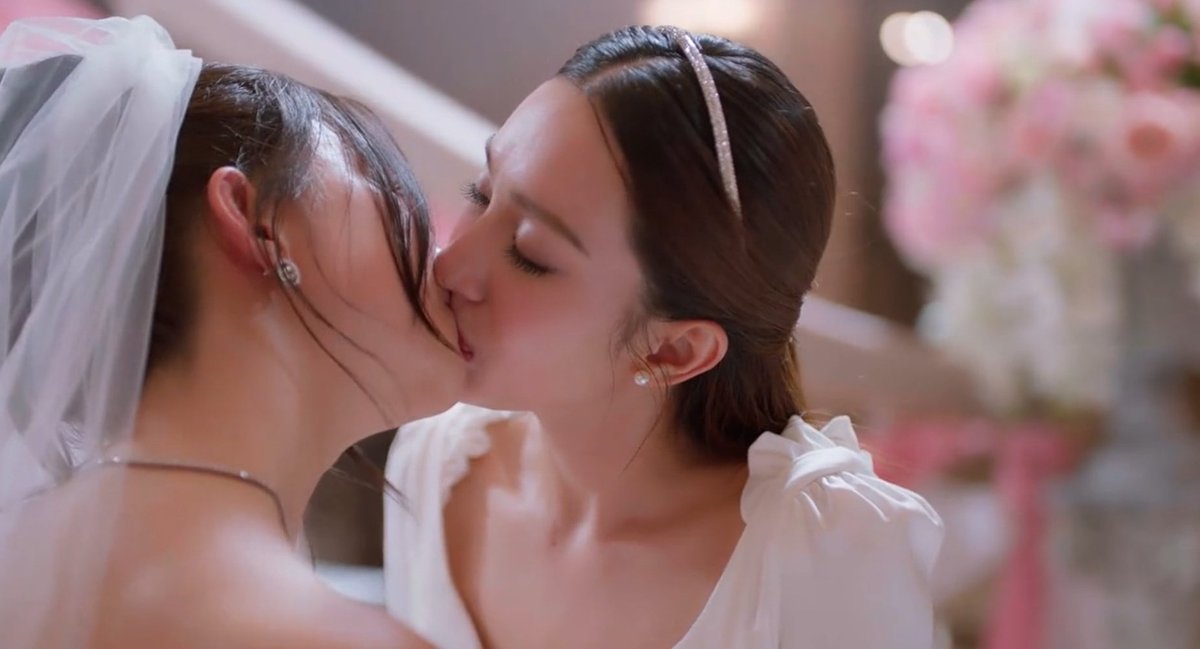 and now, you may kiss the bride 👩🏻‍❤️‍💋‍👩🏻

KhemRin Happily Ever After
#รินspecialEP1_2