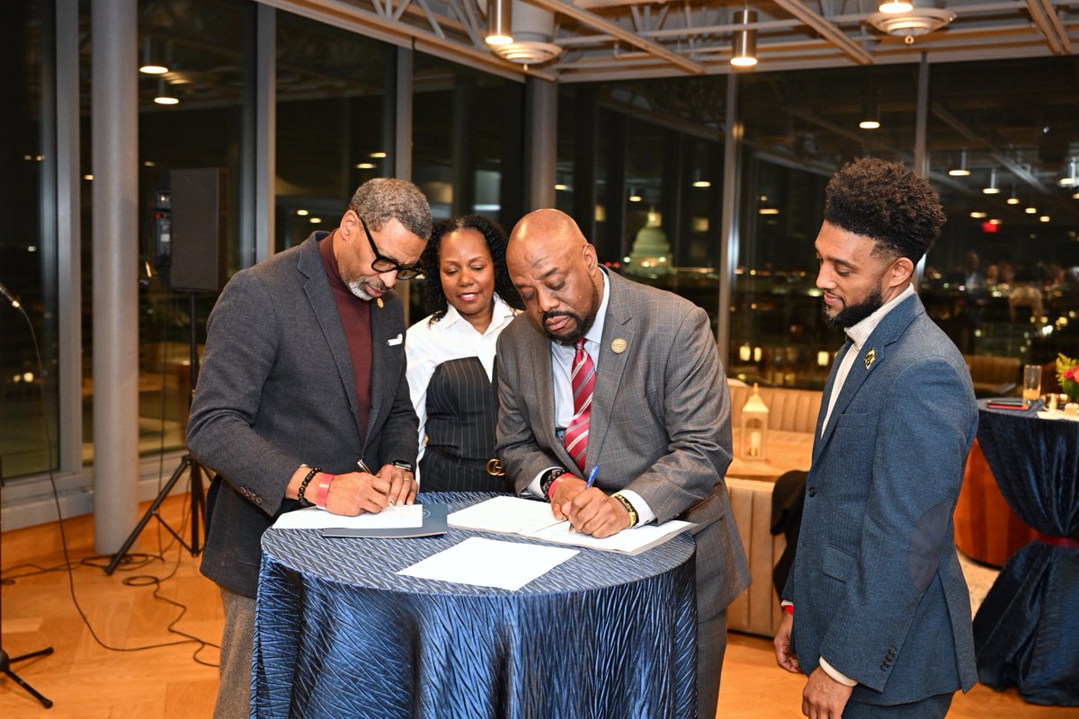 Derrick Johnson tweet media