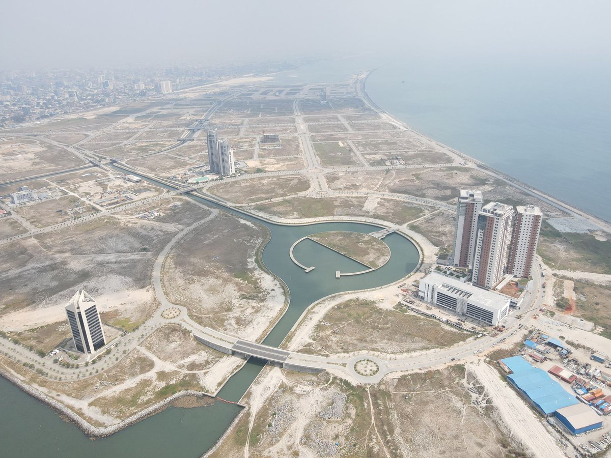 capbcon's tweet image. Nigeria is building a new city on land reclaimed from the Atlantic Ocean.

Eko Atlantic is rising on ~10 km² of land reclaimed from the sea next to Lagos, protected by the 8.5 km “Great Wall of Lagos”—a massive revetment designed to withstand once-in-1,000-year storm events. The…