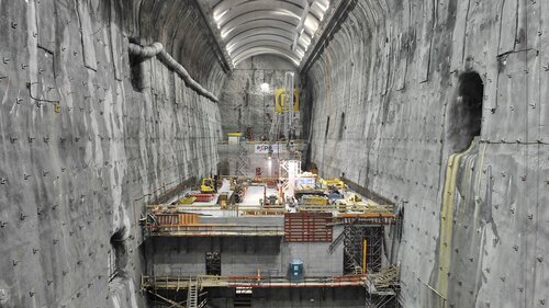 capbcon's tweet image. Switzerland hid a power plant inside a mountain to turn gravity into grid stability.

The Linth–Limmern Pumped Storage (often called Linthal 2015) operates almost entirely underground in the Alps. The scheme delivers ~1,000 MW of power, using two reservoirs separated by ~630 m of…