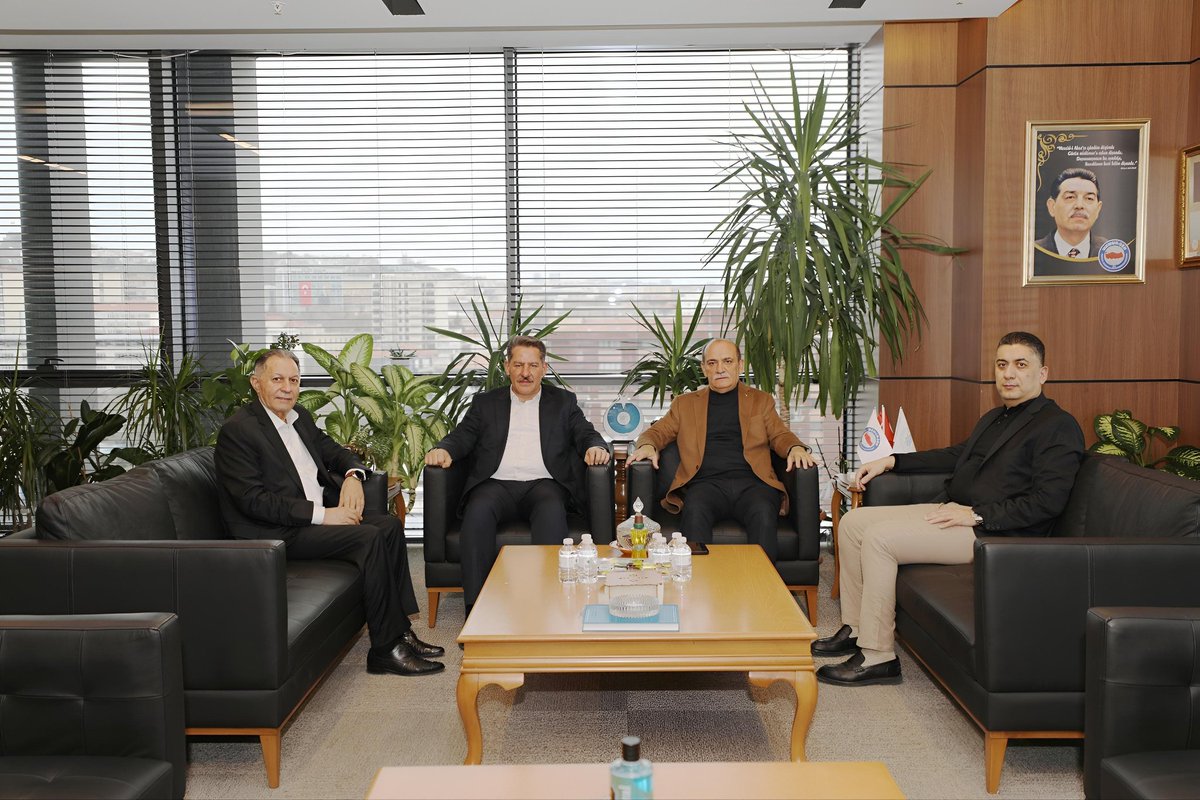 Büro Memur-Sen’i ziyaret ettik.

Ziyarette, sendikal faaliyetler başta olmak üzere çalışma hayatına dair güncel gelişmeleri ele alarak gündeme ilişkin istişarelerde bulunduk.

Başta Büro Memur-Sen Genel Başkanı Sayın Yusuf Yazgan olmak üzere Genel Merkez Yönetim Kurulu’na nazik