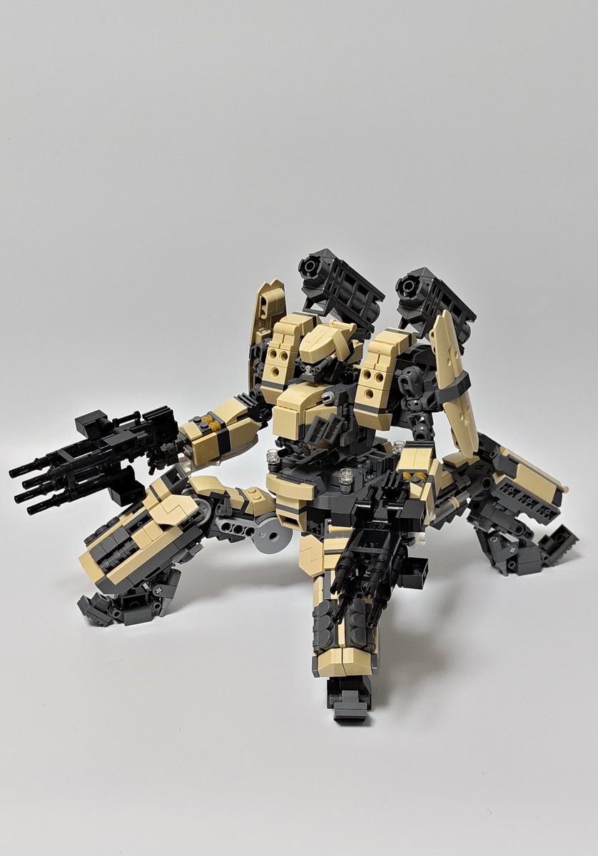 87gd_LeGo's tweet image. 「Vulcanus」
頭部、胸部の複数のセンサーとモード切替によって砲撃、対空迎撃に特化した機体。
脚部によって地形を選ばず移動、砲撃時の安定性を確保。そのほか迎撃用装備や緊急回避により損耗率を下げることとなった。

#LEGO
 #４脚レゴロボコンテスト