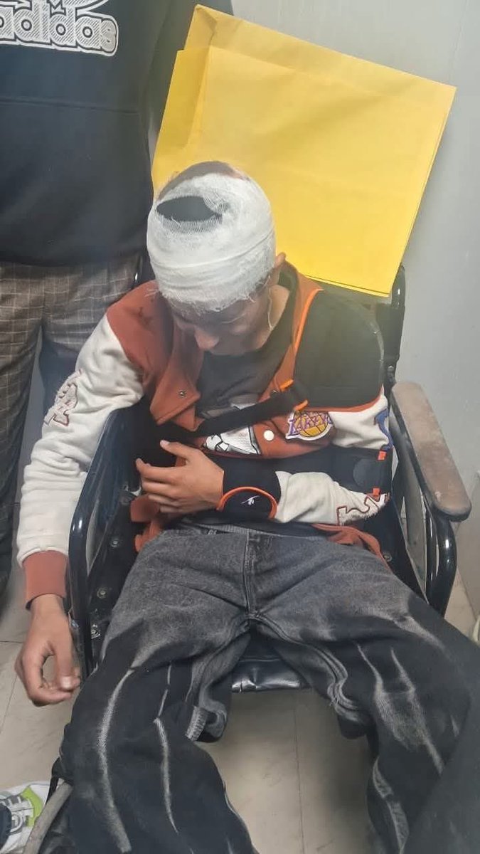 magician5059's tweet image. An 18-year-old Kashmiri boy, who had come to the Vikas Nagar area of Uttarakhand with his family to sell shawls, was brutally assaulted by fringe elements. The attackers first questioned the family about their identity. When they learned that the family belonged to the Muslim…