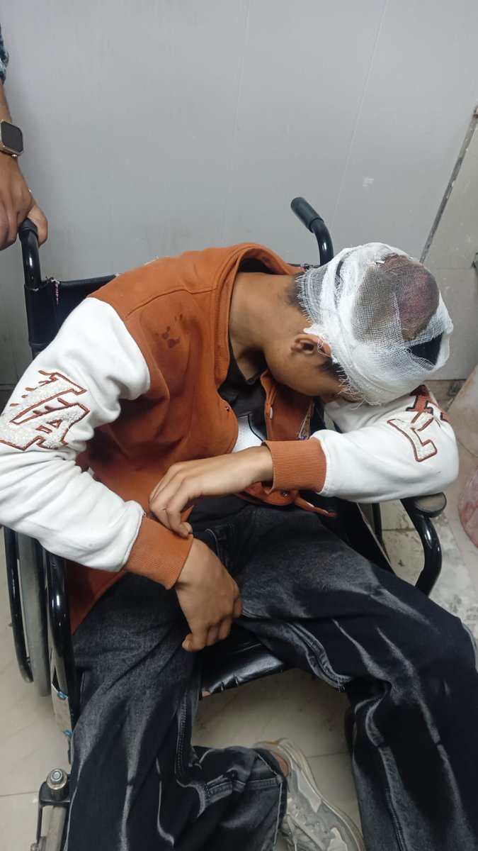 magician5059's tweet image. An 18-year-old Kashmiri boy, who had come to the Vikas Nagar area of Uttarakhand with his family to sell shawls, was brutally assaulted by fringe elements. The attackers first questioned the family about their identity. When they learned that the family belonged to the Muslim…