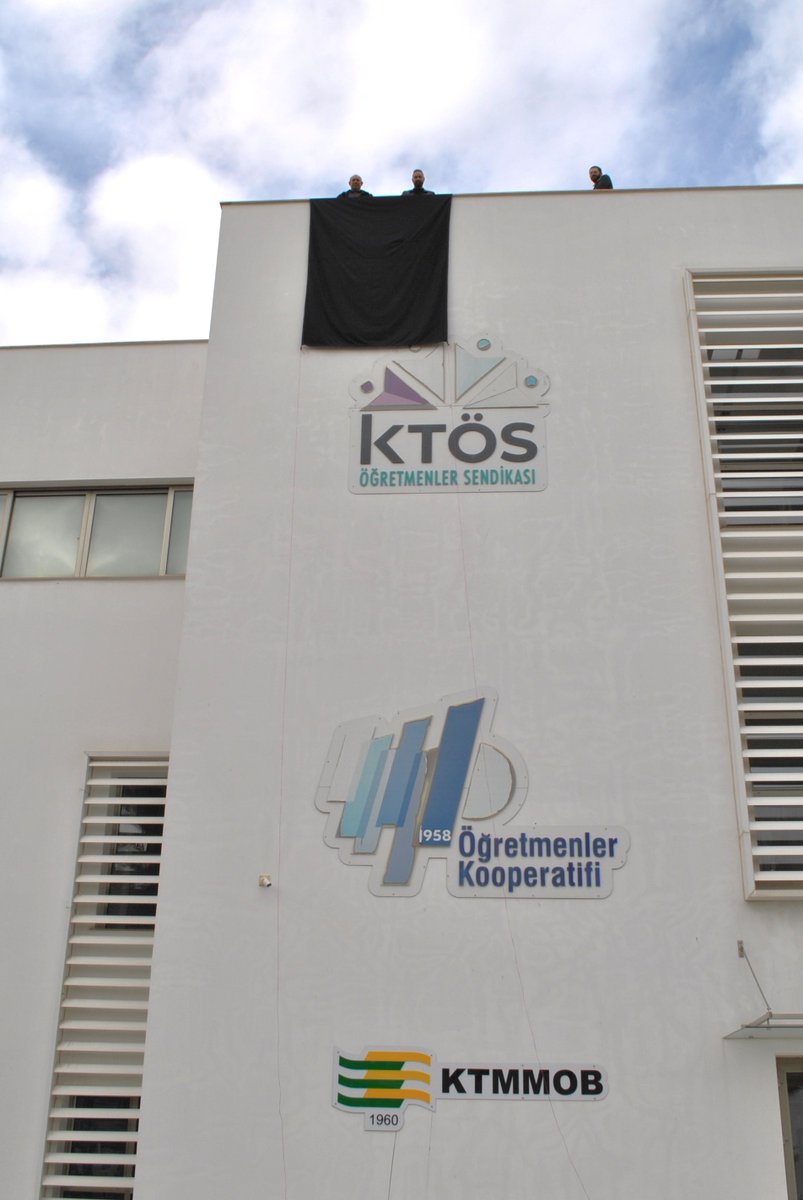 KTMMOB, KTÖS İLE BİRLİKTE “SİYAH BAYRAK” ASARAK ÜLKEDEKİ KARANLIK DÜZENİ PROTESTO ETTİ facebook.com/10005727962594…