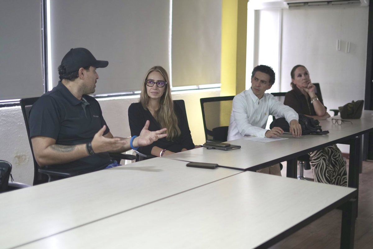 En Gestión del Riesgo del Valle del Cauca soñamos en grande y de la misma manera trabajamos para hacer esos sueños realidad en función del departamento. ✋
Reunidos con Google Latinoamérica, buscando formas de seguir mejorando y creciendo.🗣️