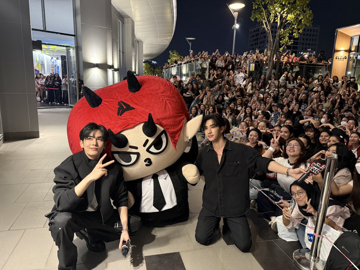 domiia_GMMTV's tweet image. ไว้เจอกานอีกนะฮ้าฟอุนย่า อุนยาย แด๊ดป๊าเมี่ยงมีฟามสุขมากกก ทุกคนมาเยอะมากมาก กลับบ้านดีดีน้า ร้ากกกกก ❤️‍🔥
#สนามอ่านเล่น2026xPerthSanta