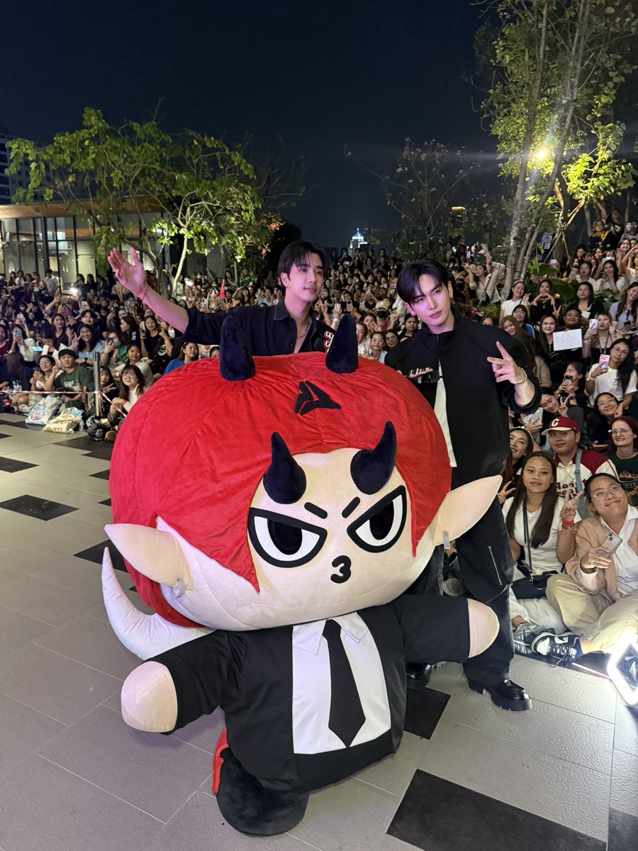 domiia_GMMTV's tweet image. ไว้เจอกานอีกนะฮ้าฟอุนย่า อุนยาย แด๊ดป๊าเมี่ยงมีฟามสุขมากกก ทุกคนมาเยอะมากมาก กลับบ้านดีดีน้า ร้ากกกกก ❤️‍🔥
#สนามอ่านเล่น2026xPerthSanta