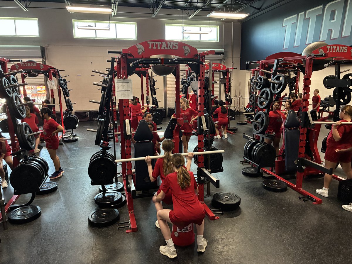 robertson1322's tweet photo. 6th Grade Pre Athletics @TippitTitans getting some work in the weight room. All about proper form and safety before we add the real bar next week. These girls are working hard !#TitansAllin https://t.co/gHu2XvQ4Ut