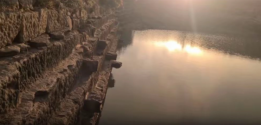 Tomsha711's tweet photo. The stepwell of Safira in Qohaito Eritrea, built around 100 BC. https://t.co/9vl6WvPtk1