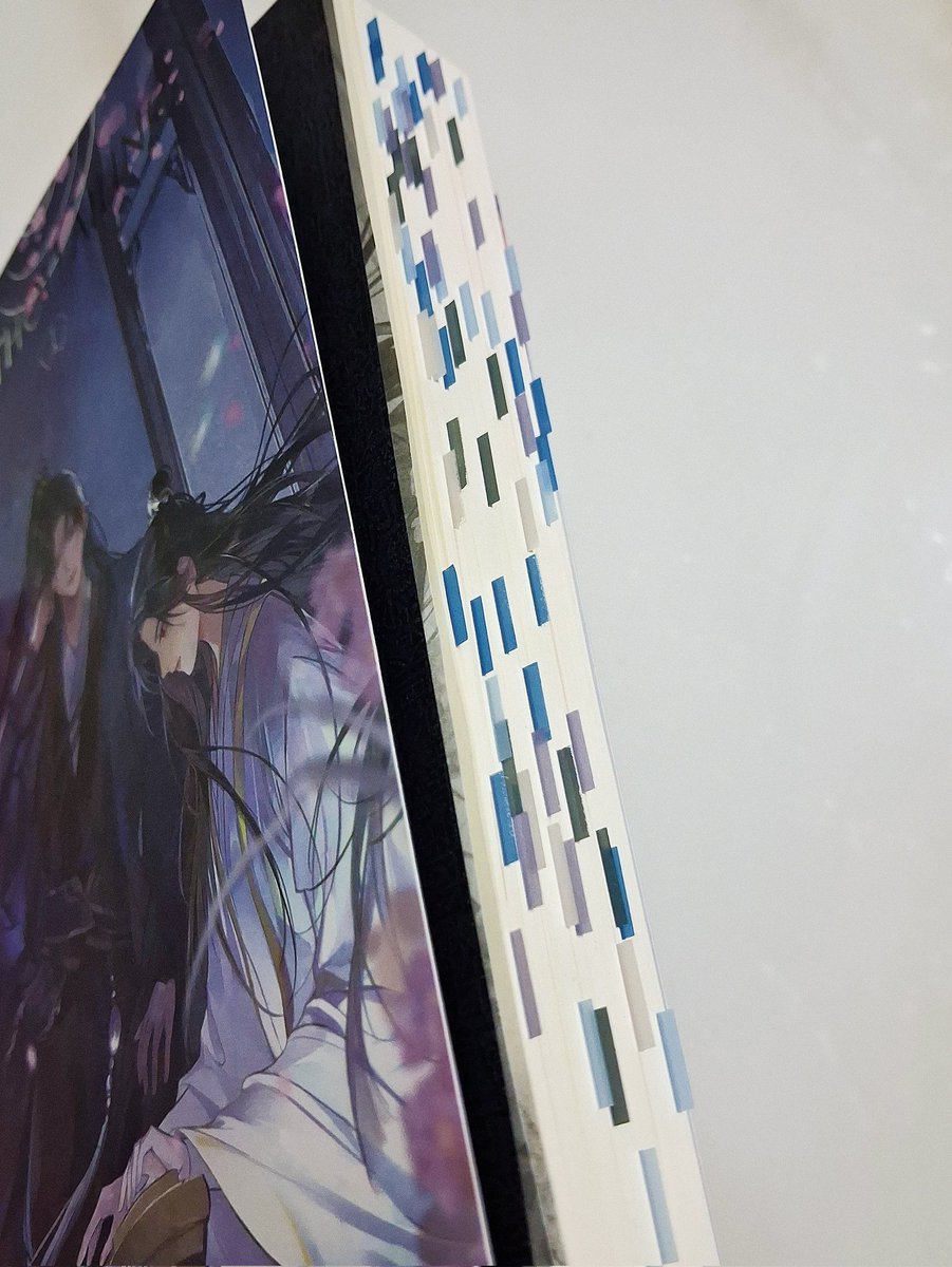 swordarray's tweet image. I FINISHED VOLUME ONE 😩🥹🫶🫶💙🤍 it's so peak im not lying. even if you already read #jyjf before you SHOULD reread with this version. i 100% recommend buying however i do have some thoughts which i'll write below —