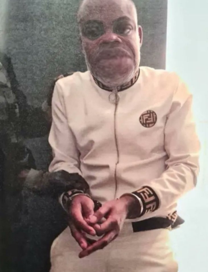 Pathfinder077's tweet image. Bcos one is an ordinary sI&amp;amp;ve while the other one is a first class citizen 

Omo eru.                           First class citizen