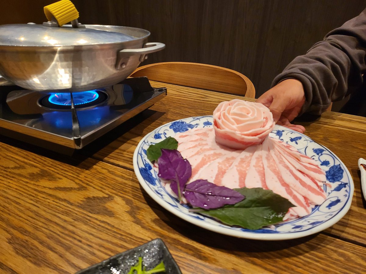 沖縄行ってきました🎵仕事です🎵新店舗の視察です
空き時間に、琉球ゴルフクラブで、しゃぶしゃぶまつもとの具志堅さんと山下さんとゴルフして
終わったあとしゃぶしゃぶまつもとでアグー豚のしゃぶしゃぶ食べました🎵

#しゃぶしゃぶまつもと

#アグー豚
#居酒屋さざん
#ステーキジャッキー