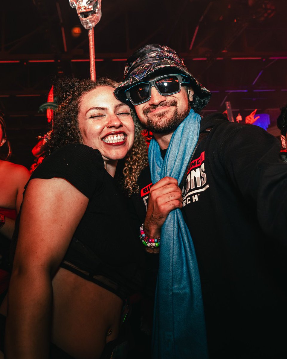 LightsAllNight's tweet photo. caught having the time of our lives 🤩🌈 https://t.co/maEL3nDBki