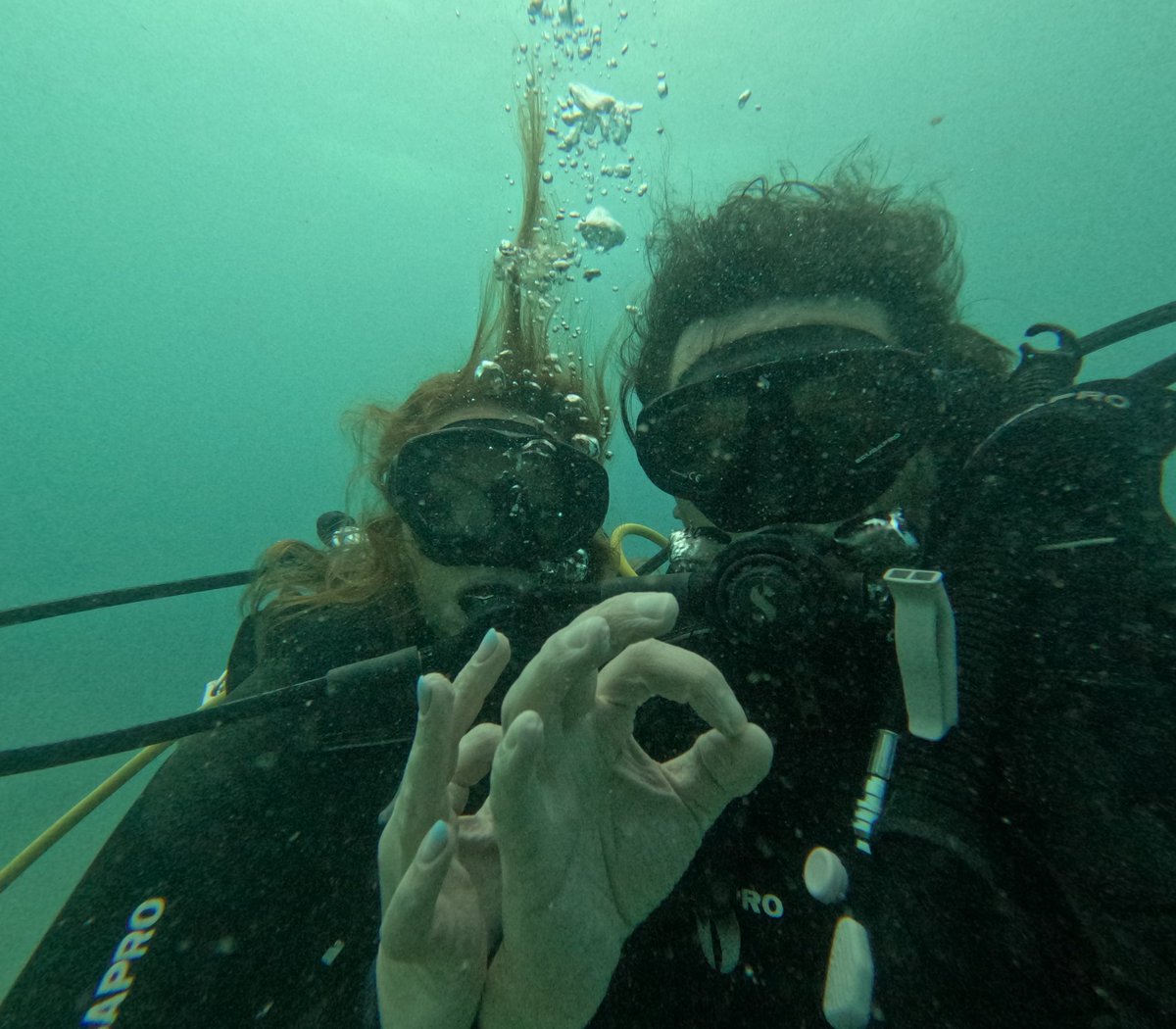 TomasRepel's tweet image. Musím Bombicovi uznať, že aj ja občas používam to gesto. Asi som potápač.