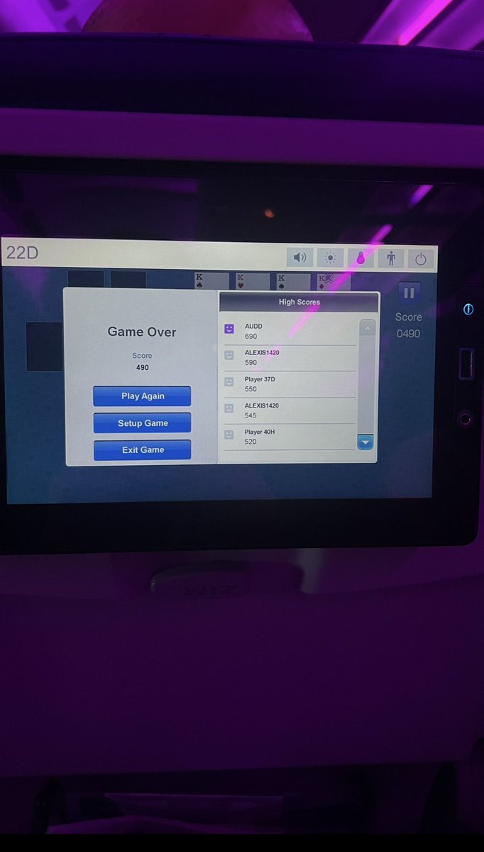 o2rey8's tweet photo. objectif top 1 de l’avion au solitaire : ça fait passer le temps https://t.co/I7P1wob3N1