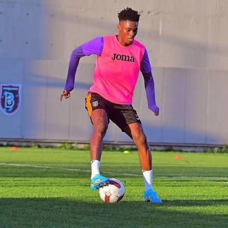 ✍️ | Sakaryaspor, Başakşehir'den 20 yaşındaki orta saha oyuncusu Mohammed Hasan Fofana'yı kiraladı. 

🖋Fildişi Sahilli oyuncunun resmi sözleşmeyi imzalamak üzere Sakarya'ya gelmesi bekleniyor.

#Sakaryaspor #Başakşehir