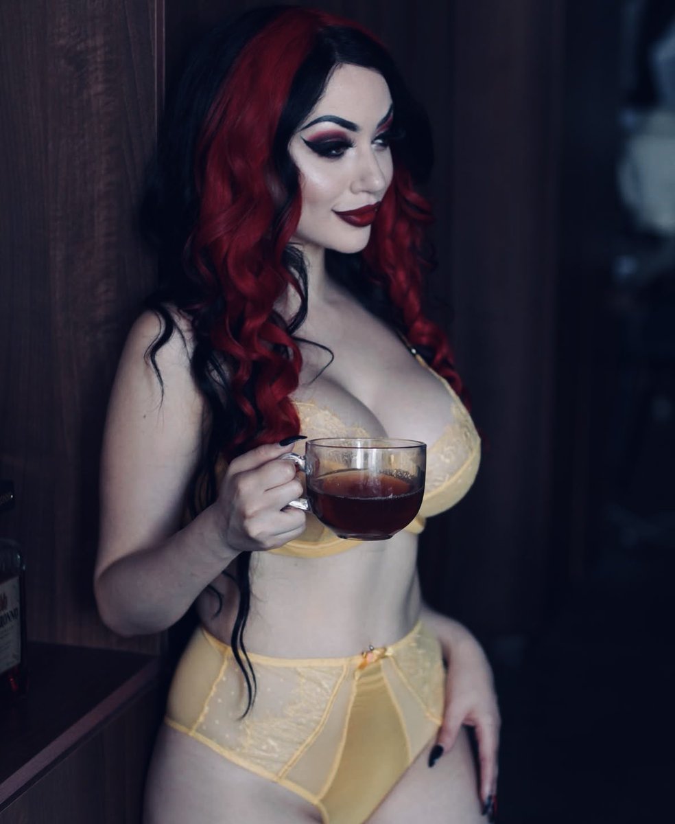 {Not @DaniDivineModel} tweet media