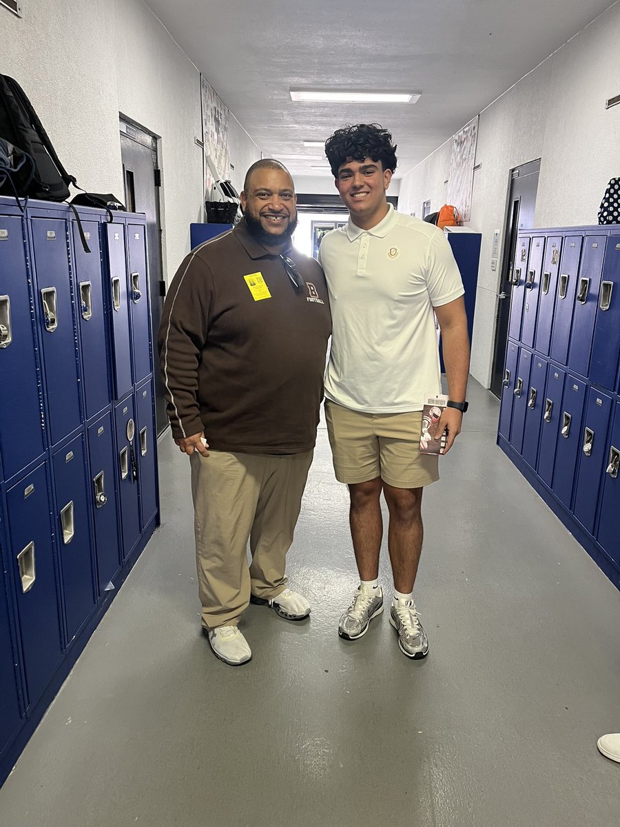 Oliver Esmailzadeh tweet media