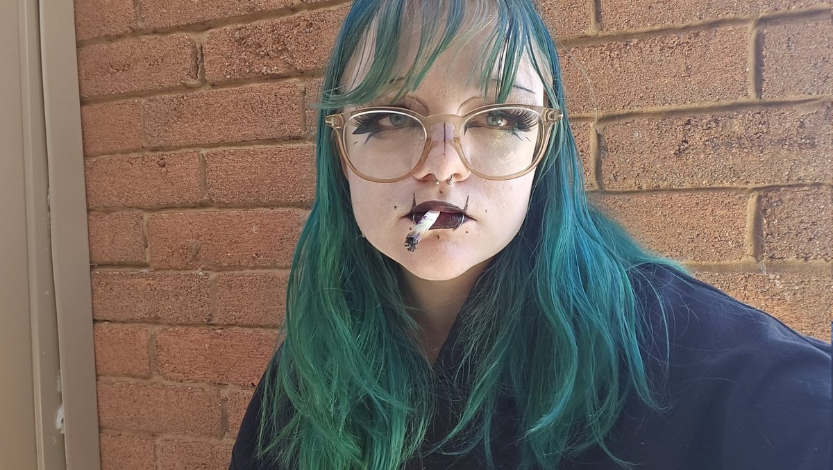 blueforyou0819's tweet photo. smoking weed makes you hot
#fibdom #stonertwt https://t.co/SoHTHcD0zc