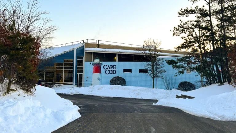 CapeCodCitizens's tweet photo. Another Massachusetts success story brought to you by Maura Healey.

Cape Cod Potato Chips is closing their Hyannis factory and moving production out of state. https://t.co/IygLTYGBSp
