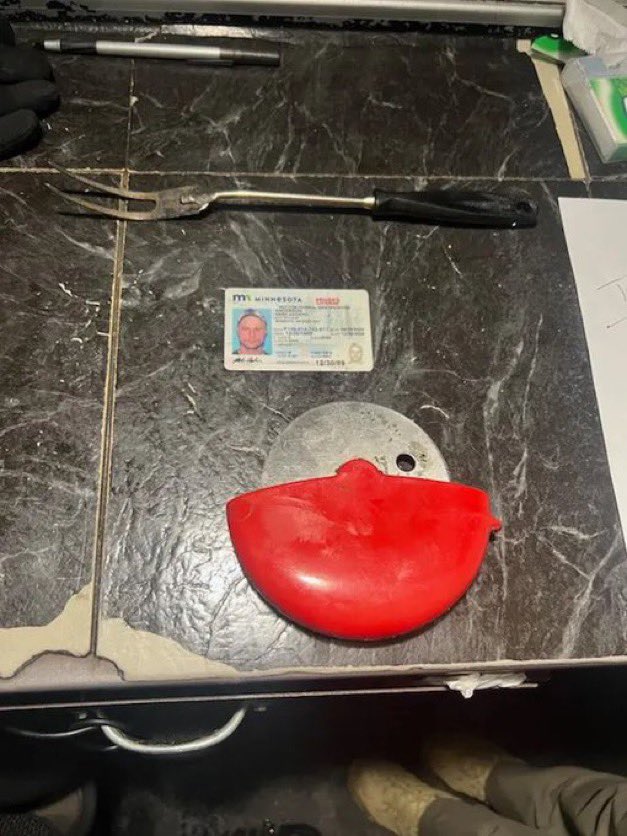 Breaking911's tweet image. BREAKING: A Minnesota man identified as Mark Anderson allegedly attempted to break Luigi out of prison by impersonating an FBI agent. He was reportedly armed with a BBQ fork and what appeared to be a pizza cutter and was quickly arrested and charged with impersonating a federal…