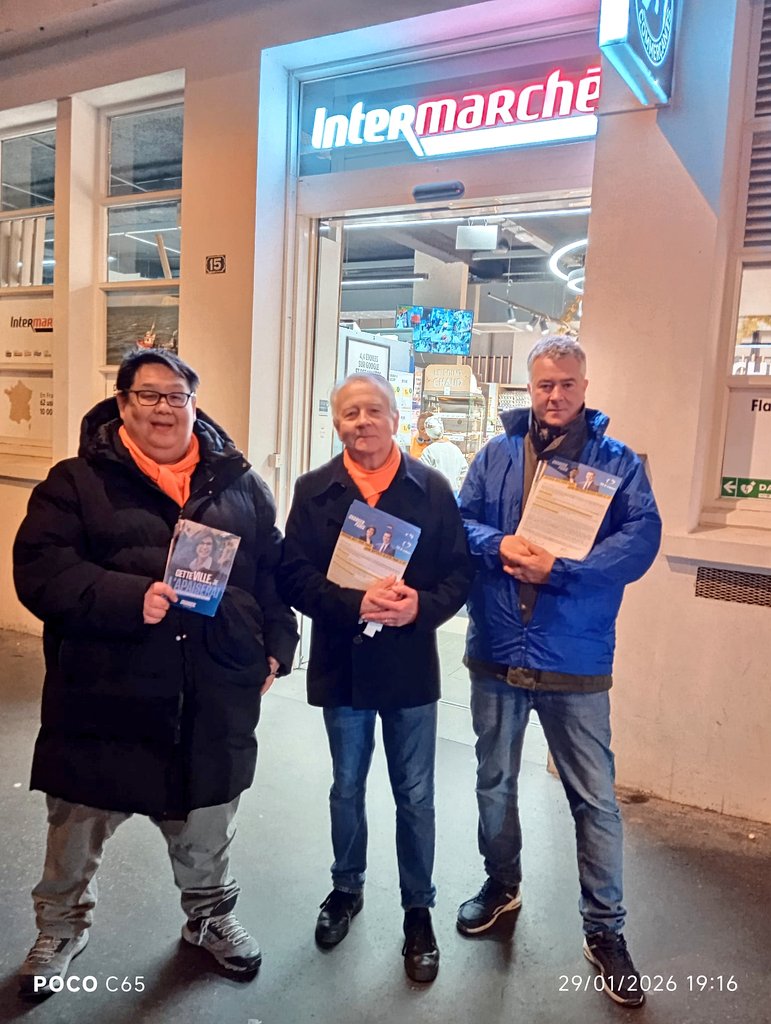 MoDem75013's tweet photo. 🟠 Encore une belle journée de de mobilisation dans #Paris13 @PourDati2026 et l'#Alternance avec @13acoeur et @jb_olivier
Les 15 et 22 mars #JeVoteUtile #Rassemblement @LRepublicains75 @MoDem_Paris @paris_udi @AvecDati2026 #Paris2026
📢🚜Ⓜ️🚀💪✌️🤩👍🗳️ ⬇️
❤️💙 https://t.co/cbhKQmBLty