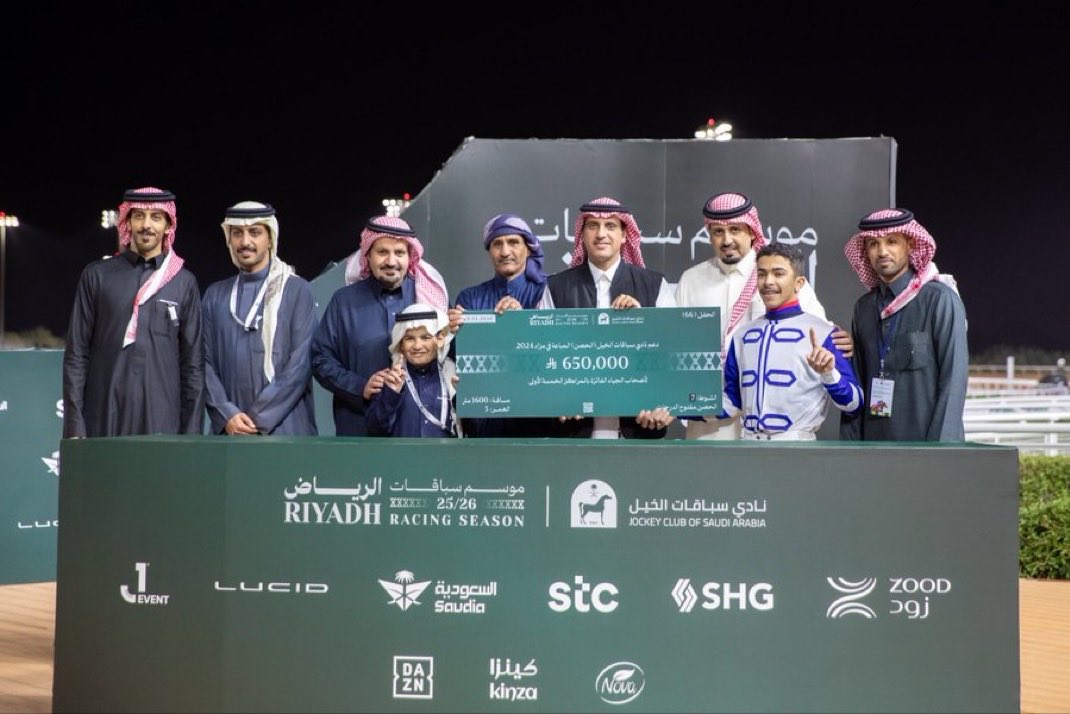 AlmaimoniS's tweet photo. الجامح يفرض نفسه…بدعم نادي سباقات الخيل …..للحصن المباعة في مزاد 2024 🥇

#نادي_سباقات_الخيل https://t.co/BtqTW0VOJE