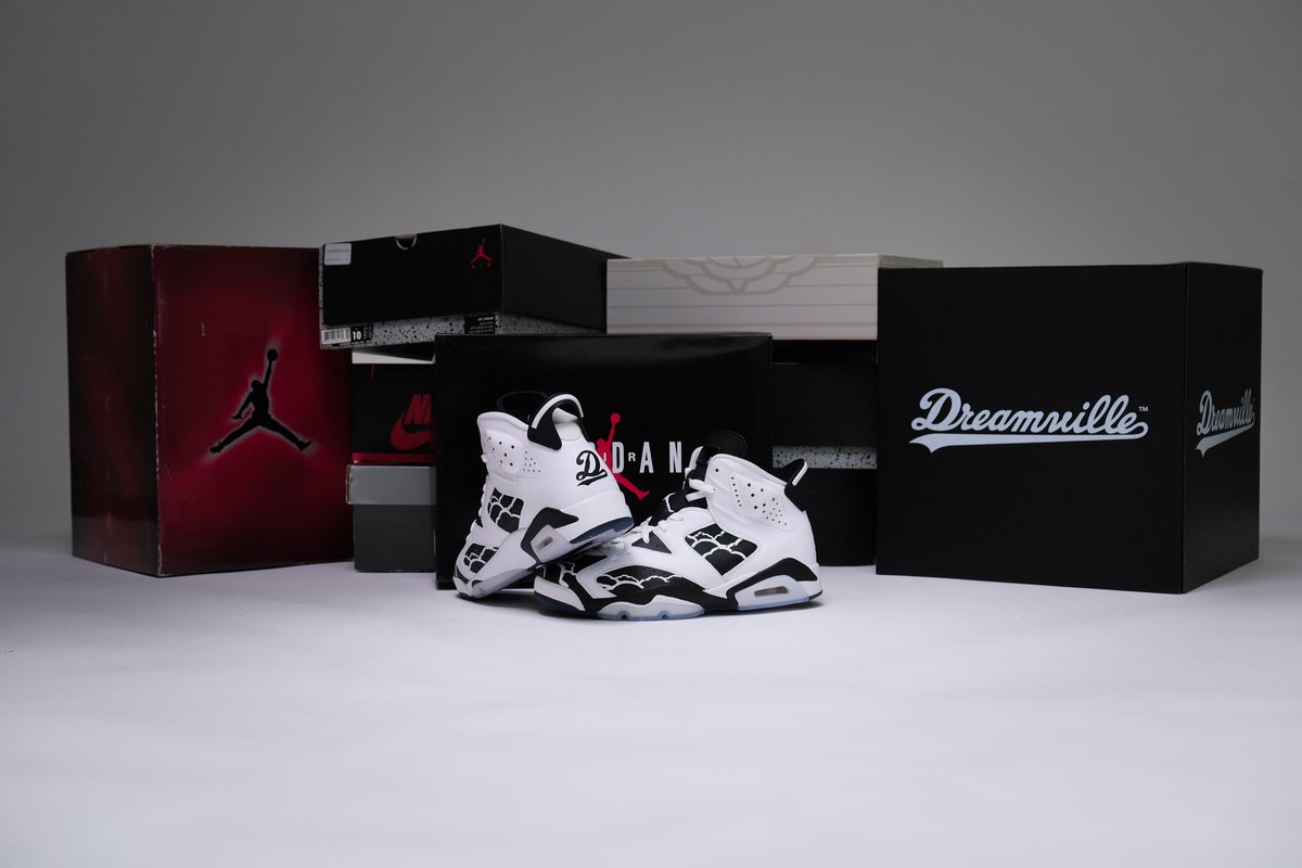 ThatOneNiceGuy_'s tweet photo. Forgot to post on this page

Air Jordan 6 “Dreamer”
Custom by yours truly. 

Inspired by the head honcho of @dreamville , @realcoleworld .
This shoe is a 1 of 1 dedicated to the goat himself. 

Photographer + Creative Director: @jahnaya.jpg 
Sneaker Artist: @thatoneniceguy_ https://t.co/7J9tiuRq8p