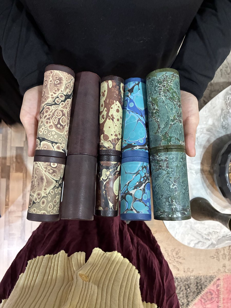 Bugün atölyede geleneksel kubur yapmayı öğrettim öğrencilere ve harika işler çıktı 🫠