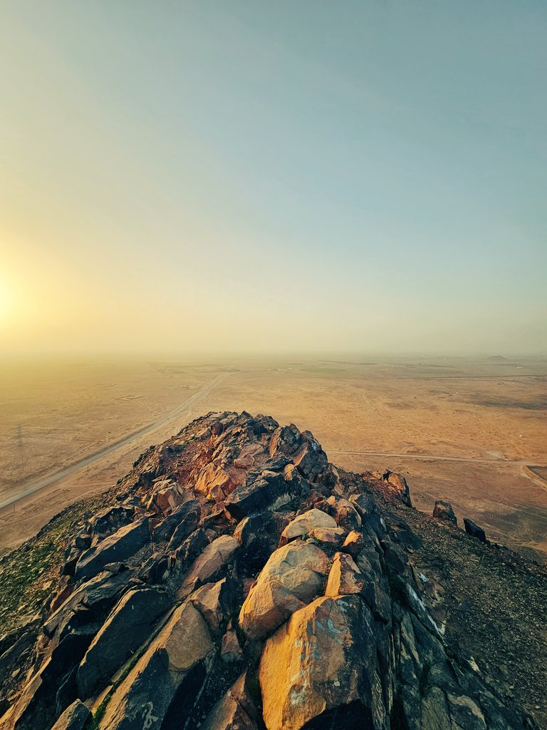 issa033's tweet image. الطريق الى قمة جبل ساق.. القصيم / البكيرية
مسار جميل و سهل في اكثر اجزائه
الصعود يستغرق ٤٥ دقيقة مع توقفات الراحة والنزول ٣٠ دقيقة، 
قبل الطلوع مع المسار تأكد ان معك مايكفيك من الماء.