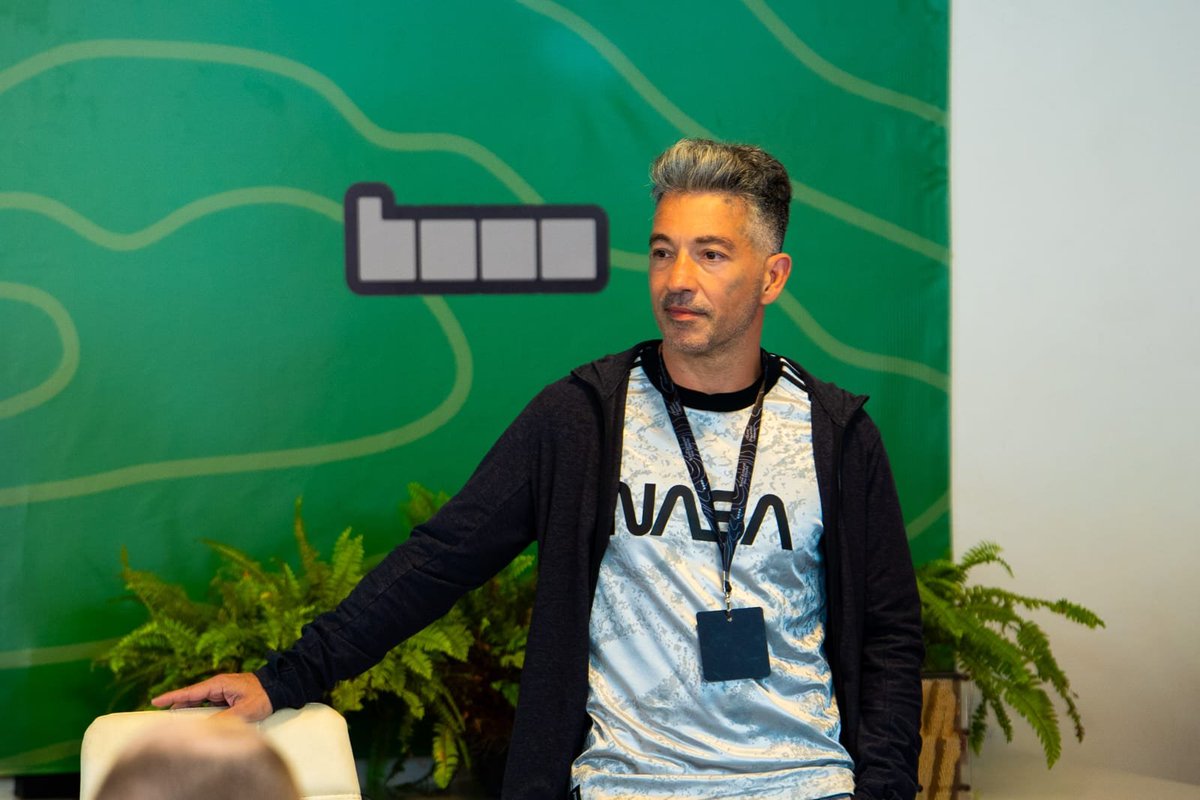 OceaneXchange's tweet photo. 🌟 Igniting the Fenix: Founder Haus – Home of Healthy Entrepreneurship in Florianopolis the Magic Island and Brazil's Startup Capital 🌟

Hey founders, investors, and builders shaping remote firms, digital networks, and onchain communities—let's fuel the future. 

As we embrace 2026, the epoch of Founders who Build and Builders who Found, Founder Haus emerges as your accelerator for humans and technologies, helping you boost yourself from Florianópolis, the Magic Island to the world. 

Here we're the home of healthy entrepreneurship and provider of physical nodes for members of digital networks and onchain communities looking to come together in person. We provide physical nodes for your humans and your technology IRL, fostering resilience amid beaches and innovation vibes across Jurerê Internacional & the best features from across all of Florianopolis 

We've ignited epic events like Founder Fridays (beachside vibes for authentic connections with LAUNCH, This Week in Startups, Founder University, JUPTER & others), & AI Prompt Nights—now at n20 editions emerging as a core initiative of FIT Floripa Institute of Technology—blending hands-on AI prototyping with collaborative sessions helping accelerate the Founders=Builders=Founders process💻🍔. 

Among several high impact yet low profile initiatives across the years, We've launched the Base Founder House, uniting elite web3 (& web2 onto web3) builders from Coinbase Batches for mentorship, pitches, and lasting impact. Watch for more on this coming!

And props to our Space Apps teams: global winners in NASA - National Aeronautics and Space Administration's International Space Apps Challenge, innovating with open data for wildfire monitoring and climate action 🚀🌍.

Advancing frontiers, we're spearheading acceleration for communities and network states, charter cities and startup societies like Ipê City, Tools for the Commons, Infinita City & FloripaDEZ—the drive for a special economic zone in Florianópolis, partnered with Próspera ZEDE—to enable regulatory agility for AI, biotech, and onchain projects. This collaboration rejects complacency, crafting a powerhouse for breakthrough innovation.

Core to our ecosystem: Founder Desk streamlines your business ops, as Founder Haus supports your humans' wellbeing and performance, & AiA delivers backbone infrastructure as a service—featuring co-owned, self-operated AI micro-clusters like the Higher Order Company's 256x Apple Mac Mini setup (of the largest on the planet), powering white-label & open-source models for robust innovation.

Why Founder Haus? For Fenix founders rebuilding stronger, investors targeting LATAM's explosive opportunities, or builders expanding decentralized protocols—this is your physical anchor in a digital landscape. We champion human resilience via healthy ecosystems, startup relaunches, & innovation-driven philanthropy. From digital nomads settling roots to concepts evolving into unicorns, Brazil's tech surge is our canvas.