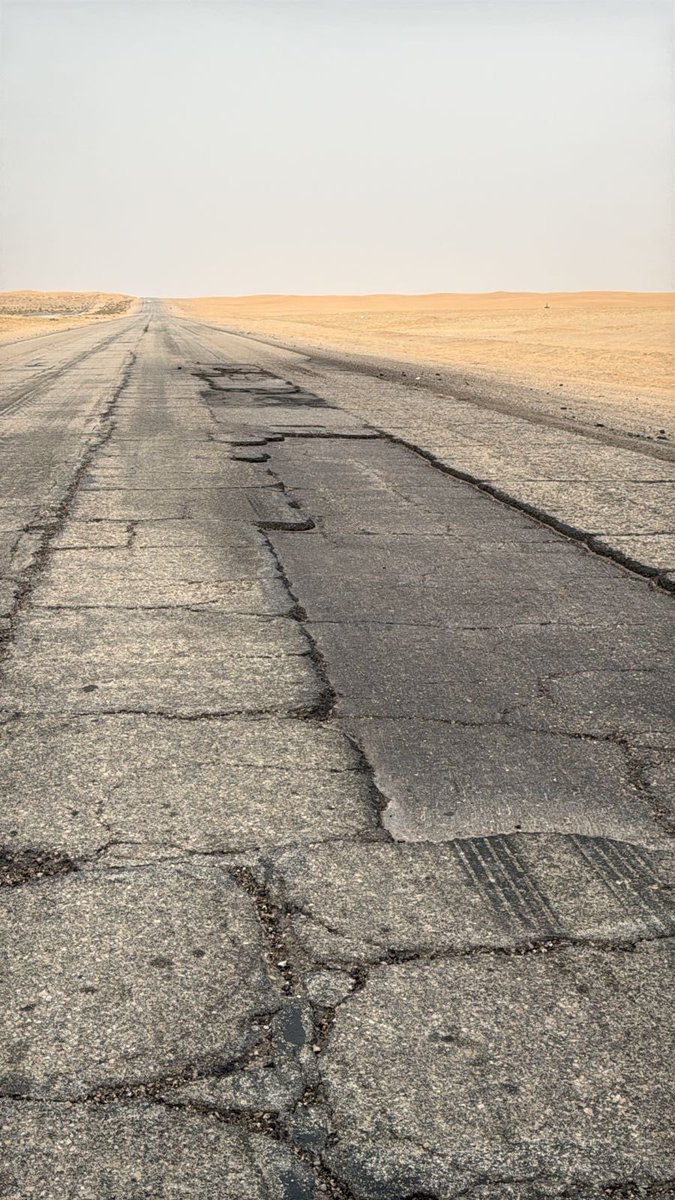 نثمّن جهود وزارة النقل والخدمات اللوجستية <a href="/SaudiTransport/">وزارة النقل والخدمات اللوجستية</a>  ومعالي الوزير م. صالح الجاسر <a href="/SalehAlJasser/">صالح الجاسر</a> في إعادة تهيئة طريق #الصمان القديم، إلا أن الطريق ما زال غير مكتمل

معالي الوزير المهندس صالح الجاسر، تبقى قرابة 50 كم لم تُسفلت، ونأمل استكمالها قريبًا بإذن الله.

النقطه