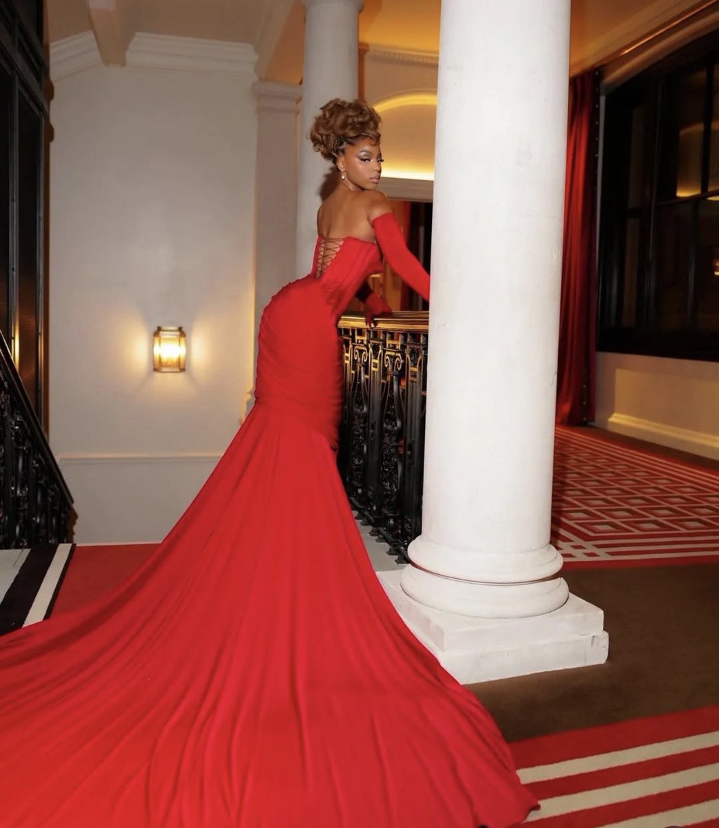 ChloeGarden_'s tweet image. Chloe in @RobertWun Couture SS24 at the @GlamourMagUK Women of the Year Awards