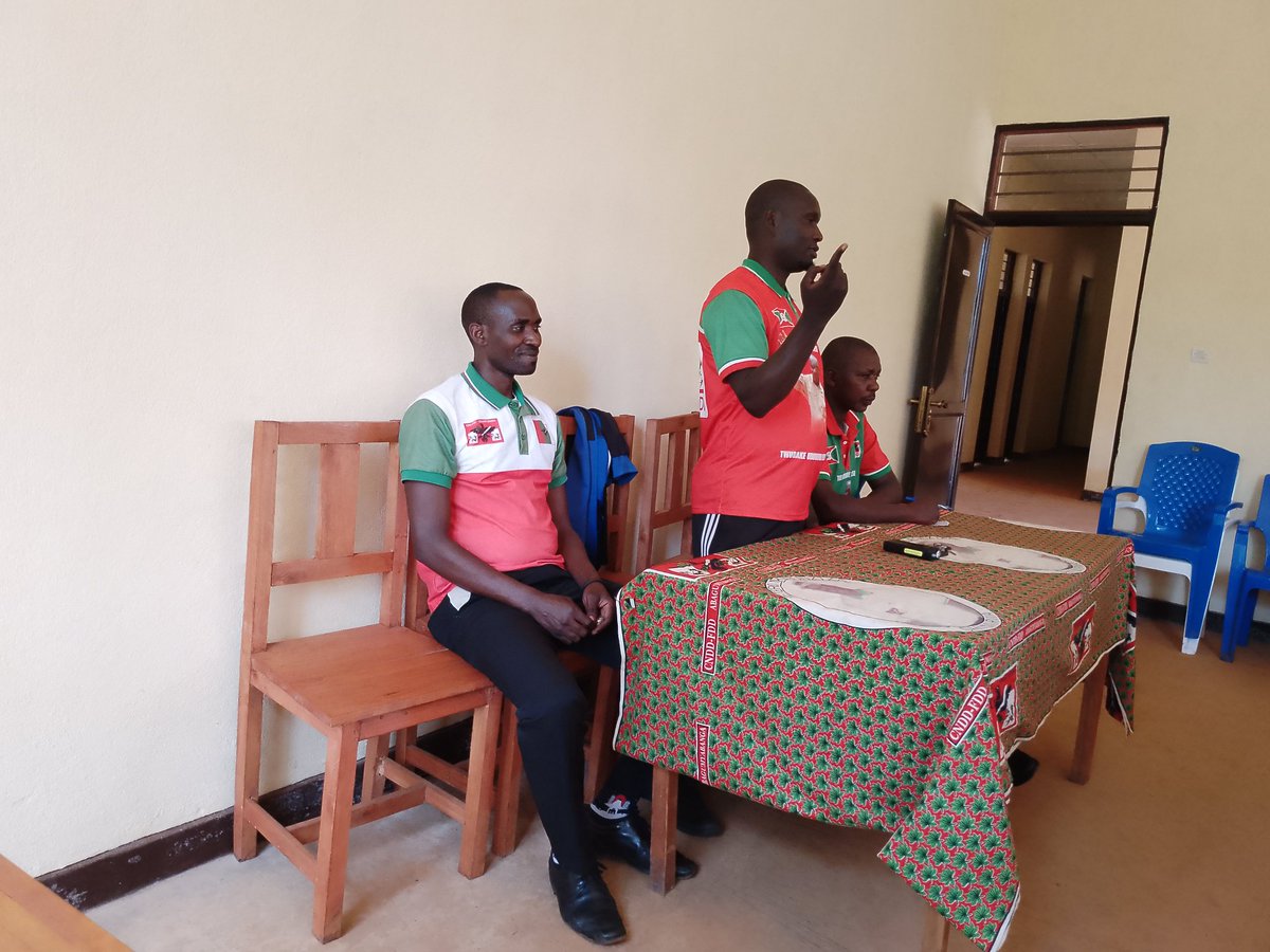 IrakozeGilbert7's tweet photo. Komera https://t.co/TS1SbFEc7U RORERO WAMYE URIMBONEZA UZOKWAMA URIMBONEZA.kuruyu wakane igenekerezo rya 29/ 01/2026 uwurongoye umugambwe wacu mwiz wa CNDD-FDD mur komine yacu nziza ya MWARO yagendeye imitumba igize zone Rorero muntumbero yo kuraba Aho inzego zigejj ibikorwa. https://t.co/Xh92L28aQ0