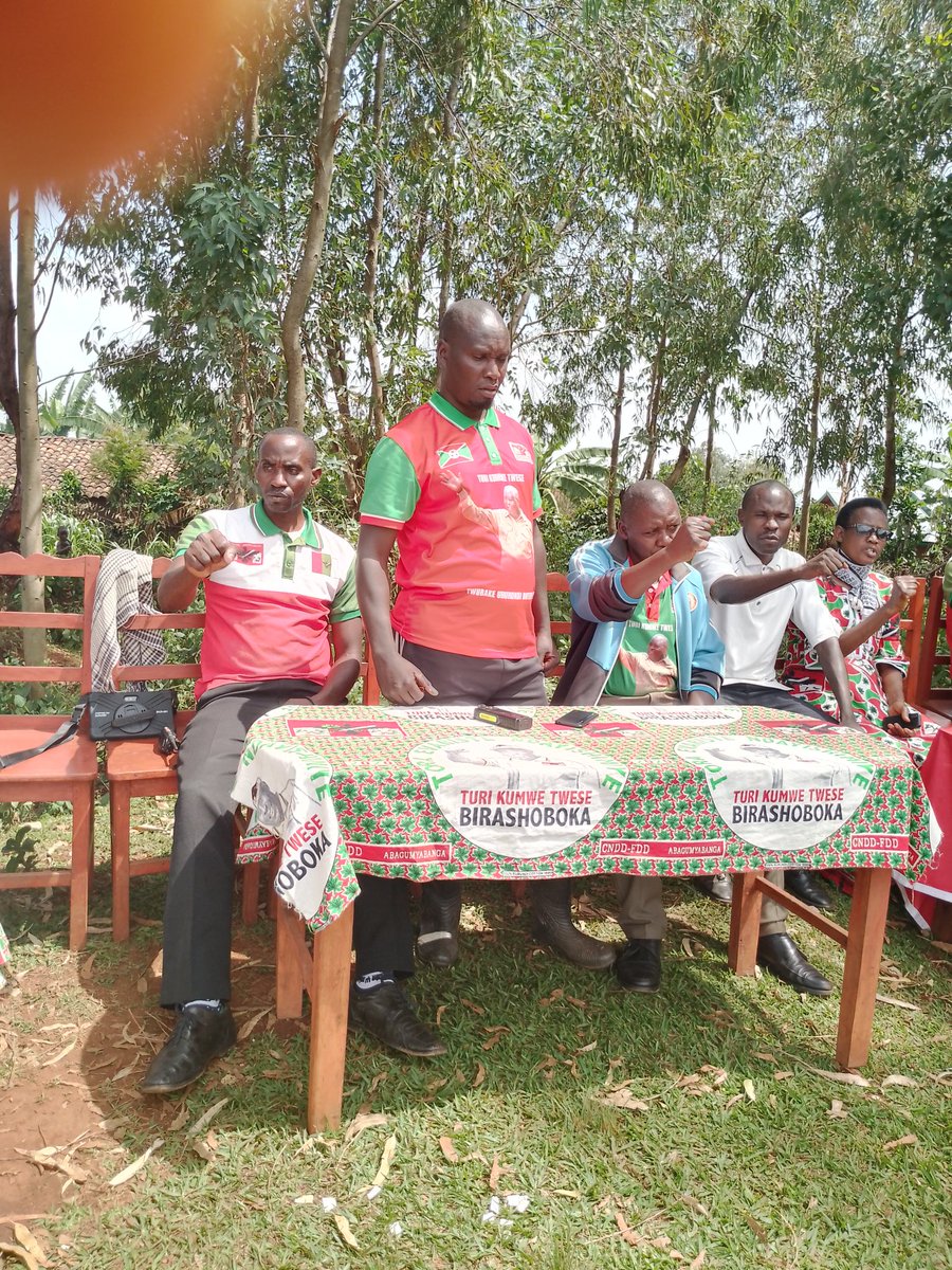 IrakozeGilbert7's tweet photo. Komera https://t.co/TS1SbFEc7U RORERO WAMYE URIMBONEZA UZOKWAMA URIMBONEZA.kuruyu wakane igenekerezo rya 29/ 01/2026 uwurongoye umugambwe wacu mwiz wa CNDD-FDD mur komine yacu nziza ya MWARO yagendeye imitumba igize zone Rorero muntumbero yo kuraba Aho inzego zigejj ibikorwa. https://t.co/Xh92L28aQ0