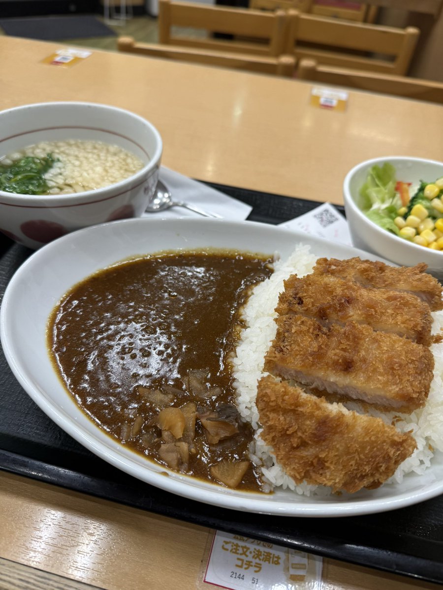 n_mouc's tweet photo. カツカレーをいつでも食えるくらいが
人間偉すぎもしない貧乏すぎもしないちょうどいいくらいってとこなんだ https://t.co/DnWL0naHV6