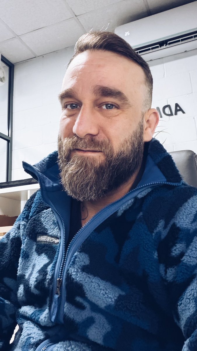 Me fui a arreglar un poco la barba que estaba dejadísimo