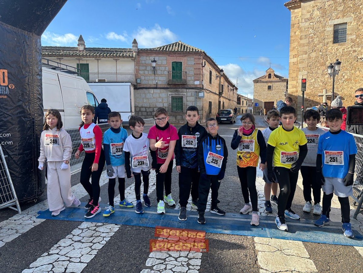 Los hermanos del <a href="/AtletismoToledo/">ClubAtletismoToledo</a> Noa e Izan de la Paz subieron al podio este domingo en la XIV Carrera Popular San Antón de Cuerva - ‘El rosconazo’, La primera ganó en prebenjamín, mientras su hermano fue 2º en ‘chupetines’, mientras Samuel Velasco acabó 4º al esprint. 💛