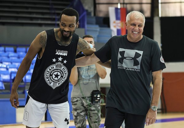 "Partizan je posebna priča, poseban projekat... Poseban trener. On je taj koji mi je objasnio širu sliku. Bez obzira na novac koje su mi ponudili, bio sam blizu da odbijem, jer sam hteo da igram Evroligu, ali nešto u meni mi je reklo prihvati... I prihvatio sam."

- Kevin Panter