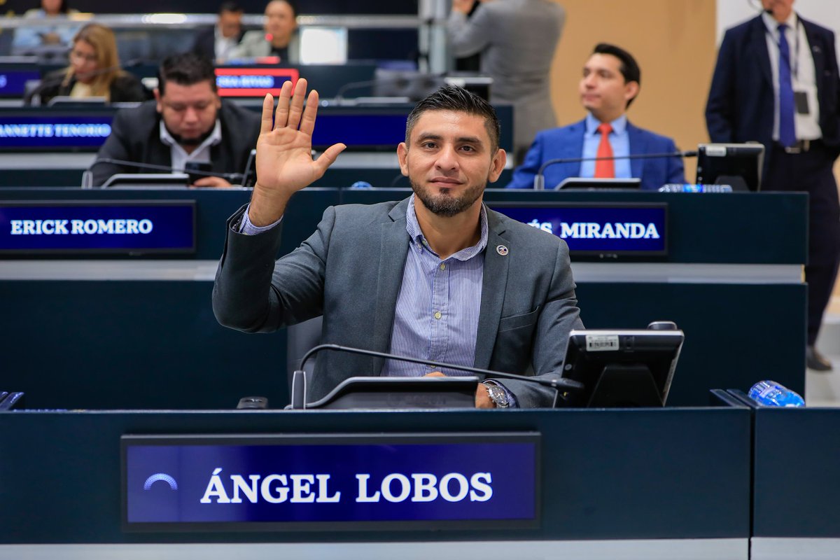 ¿Se imaginan cuántas vidas se han salvado gracias al Régimen de Excepción?

Por convicción y compromiso, di mi voto a favor de su extensión por 30 días más, para seguir cuidando a los salvadoreños y llevar tranquilidad a más familias. 🇸🇻