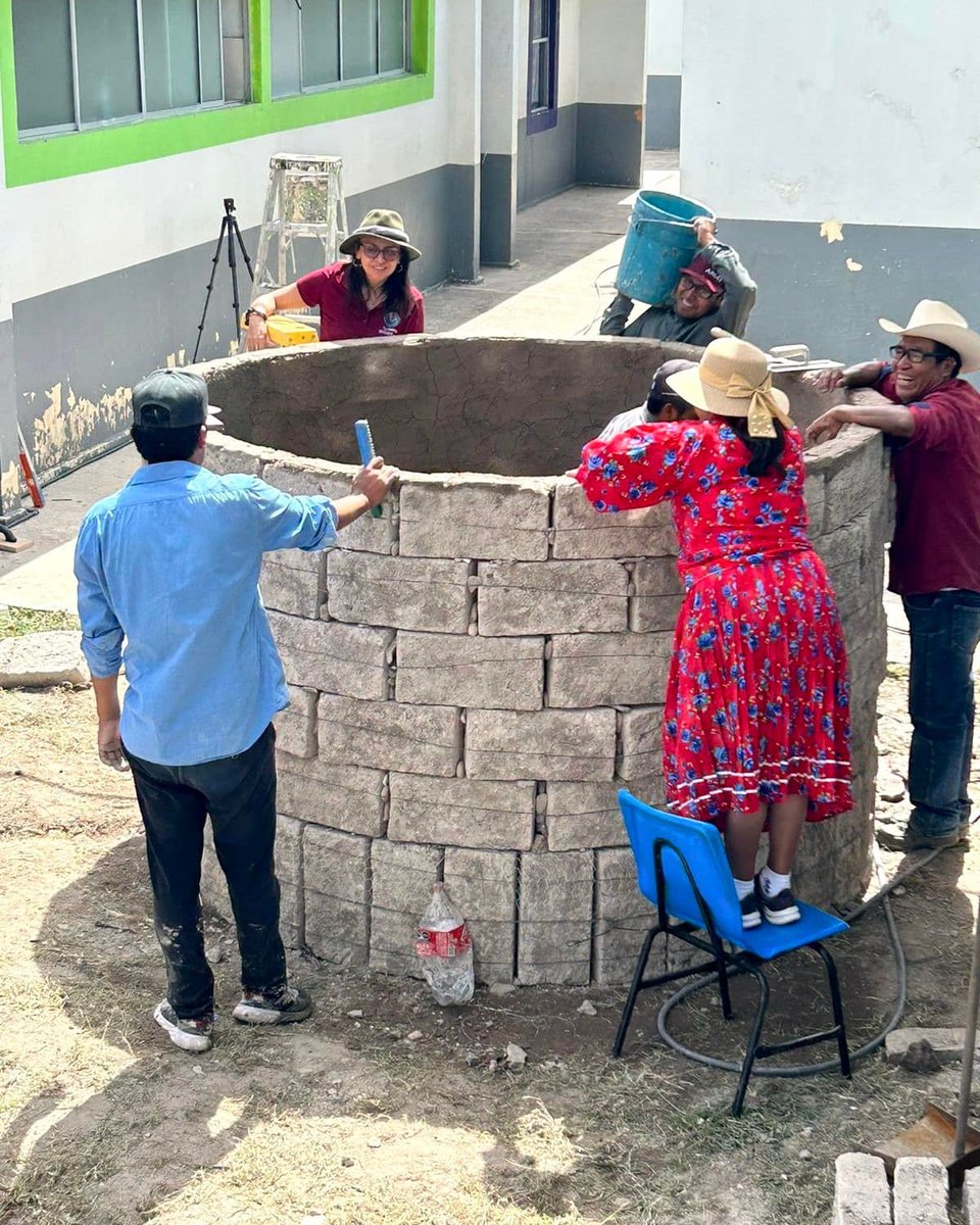 IslaUrbana's tweet photo. Su trabajo inspiró a Isla Urbana y a muchas otras organizaciones a impulsar la autoconstrucción de cisternas en Guinea-Bissau y distintos países de África, sembrando autonomía hídrica donde más se necesita. https://t.co/gbnUAB09IL