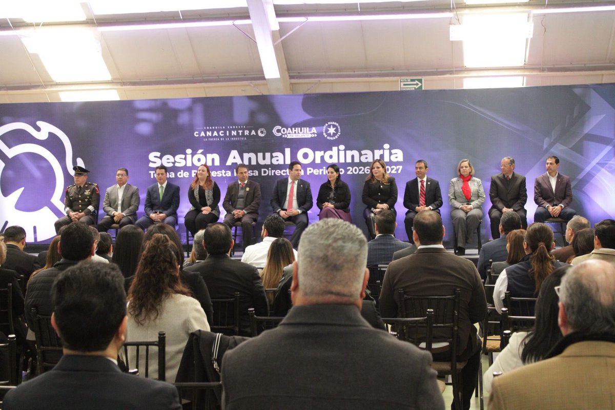 En representación del Gobernador <a href="/manolojim/">Manolo Jiménez Salinas</a>, la Secretaria del Trabajo <a href="/ZogbiNazira/">Nazira Zogbi</a>, tomó protesta a los integrantes de la nueva mesa directiva de <a href="/CANACINTRA_slw/">CANACINTRA Coahuila Sureste</a> y refrendo el compromiso del <a href="/GobDeCoahuila/">Gobierno de Coahuila</a> de continuar trabajando coordinadamente (1-2)
