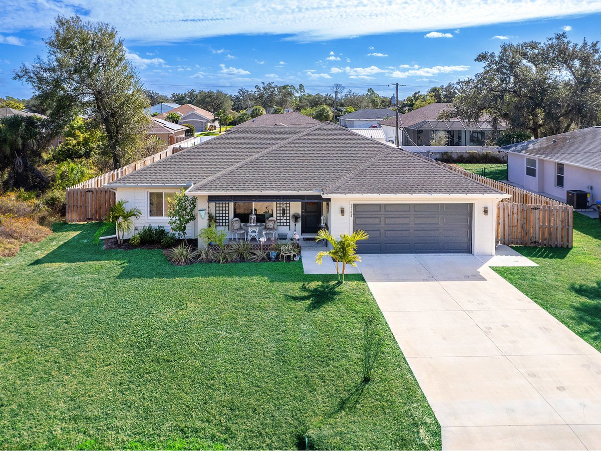veniceflagent's tweet photo. 🏡 North Port, FL — just hit the market
2022 build • Impact windows • Fenced yard • Generator included
Modern layout, zero carpet, smart upgrades.
If you’re watching North Port &amp; want amazing
https://t.co/5MiN7RqgyG
#NorthPortFL #NorthPortRealEstate #FloridaHomes #JustListed https://t.co/LZAxx3dHha