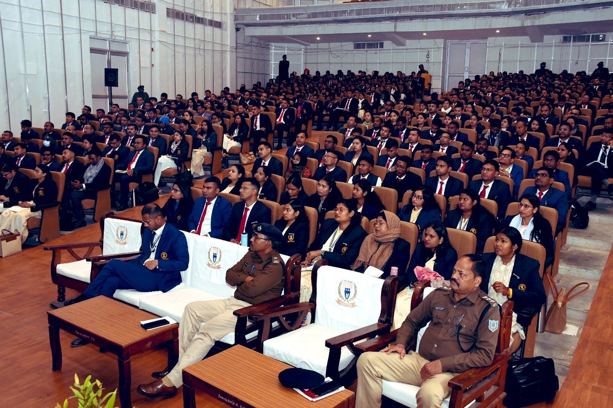 ManojChothe's tweet photo. Today, delivered a lecture on "Managing Huge Religious Gatherings &amp; Processions: Bandobast for Ramnavami in Hazaribagh" before 342 Officer Trainees of 11th &amp; 13th exam of JPSC. It was enriching experience to interact with bright cohort of officers.
@directorjpa
@JharkhandPolice https://t.co/2QHWaWltlI