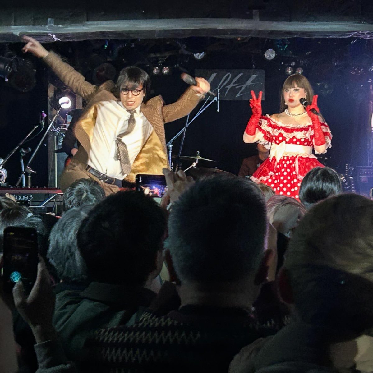_aitsuntsun's tweet photo. 昨日(2026.01.28)は #新宿loft プレゼンツ #2to2 vol.13 #アーバンギャルド #戸川純 ツーマンライブに行ってきた。
アーバンギャルドはホールとライブハウスで全然見せ方が違ってどちらも楽しい。 https://t.co/bSp80yg5s3