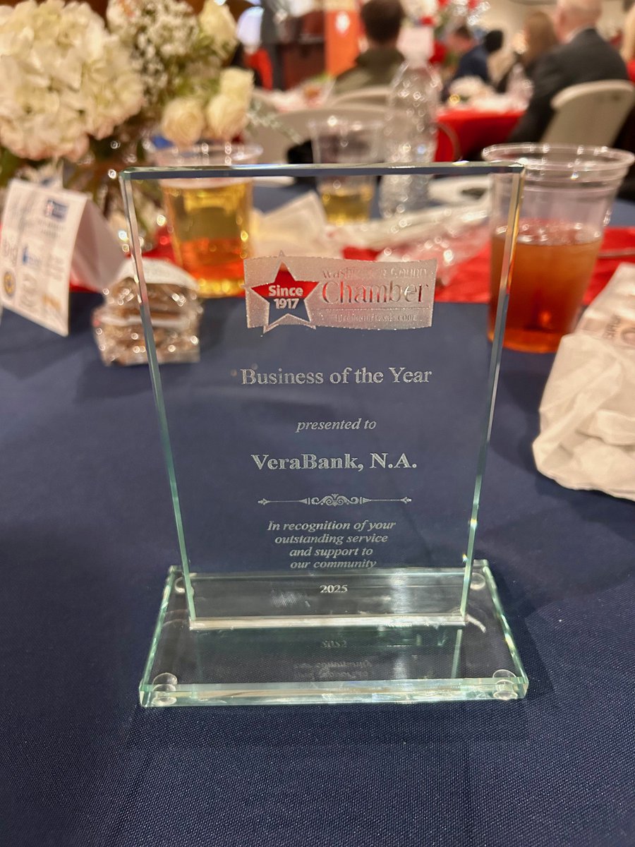 VeraBankNA's tweet photo. The Washington County community showed up for us and we’re forever grateful! We’re honored to be named Washington County’s 2025 Business of the Year. Customers, neighbors, local businesses – you made us feel supported and welcomed us with open arms as we ventured into Brenham. Excited to continue to grow alongside you! #VeraBank